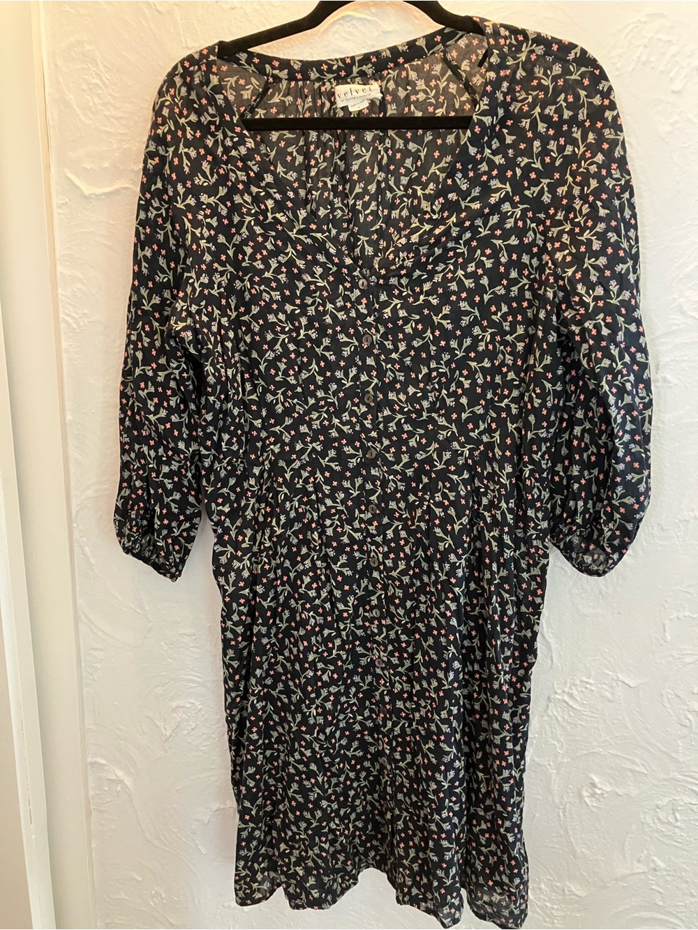 Velvet by Graham & Spencer Black Floral V-Neck Long Sleeve Dress